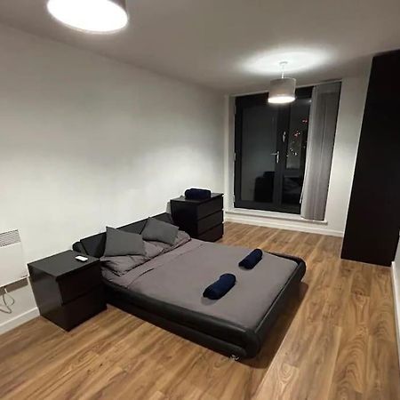 2 Bed Apartment Close To Station With Parking 伦敦 外观 照片
