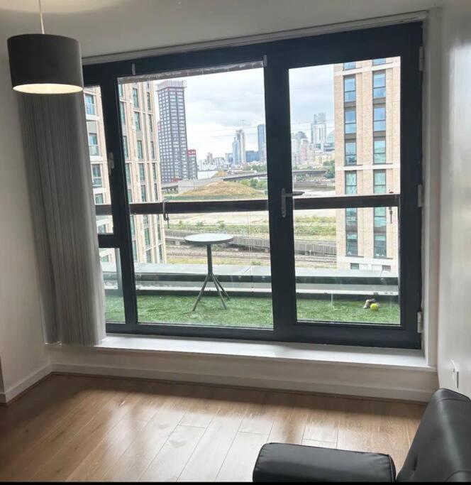 2 Bed Apartment Close To Station With Parking 伦敦 外观 照片