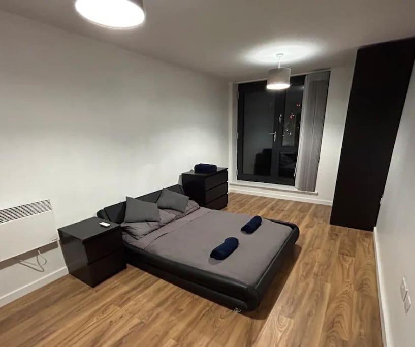 2 Bed Apartment Close To Station With Parking 伦敦 外观 照片