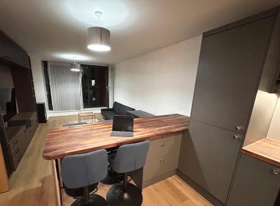 2 Bed Apartment Close To Station With Parking 伦敦 外观 照片