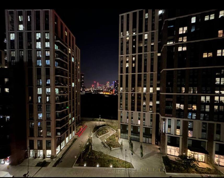 2 Bed Apartment Close To Station With Parking 伦敦 外观 照片