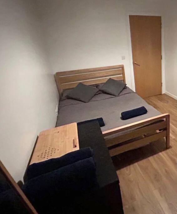2 Bed Apartment Close To Station With Parking 伦敦 外观 照片